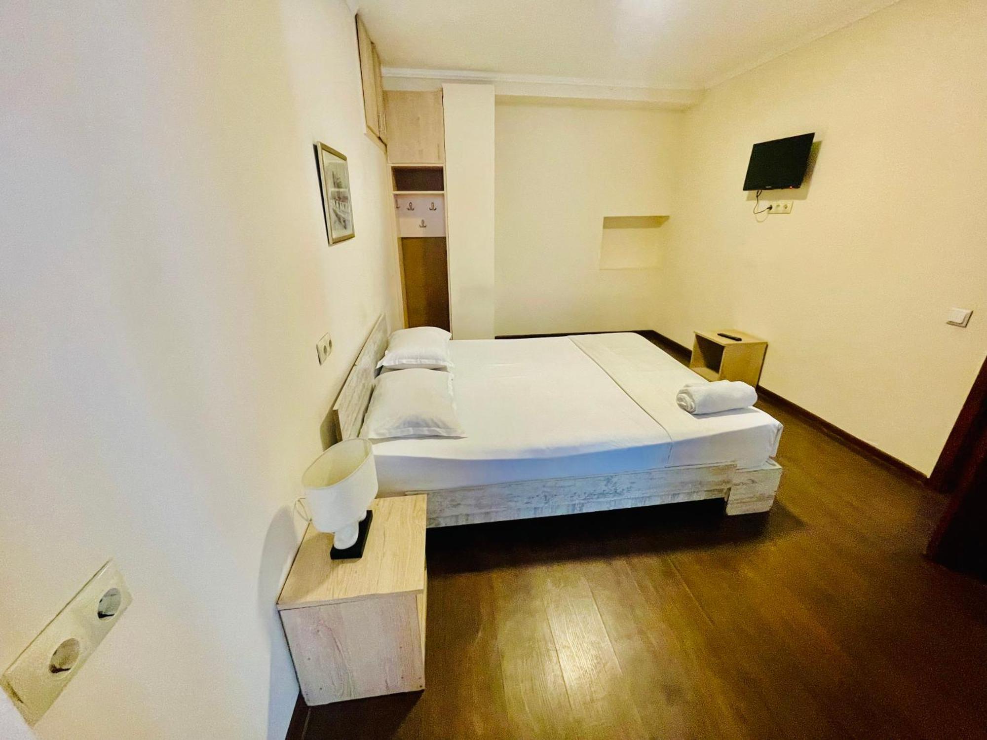 Bon Voyage Hostel Tbilisi Exterior photo