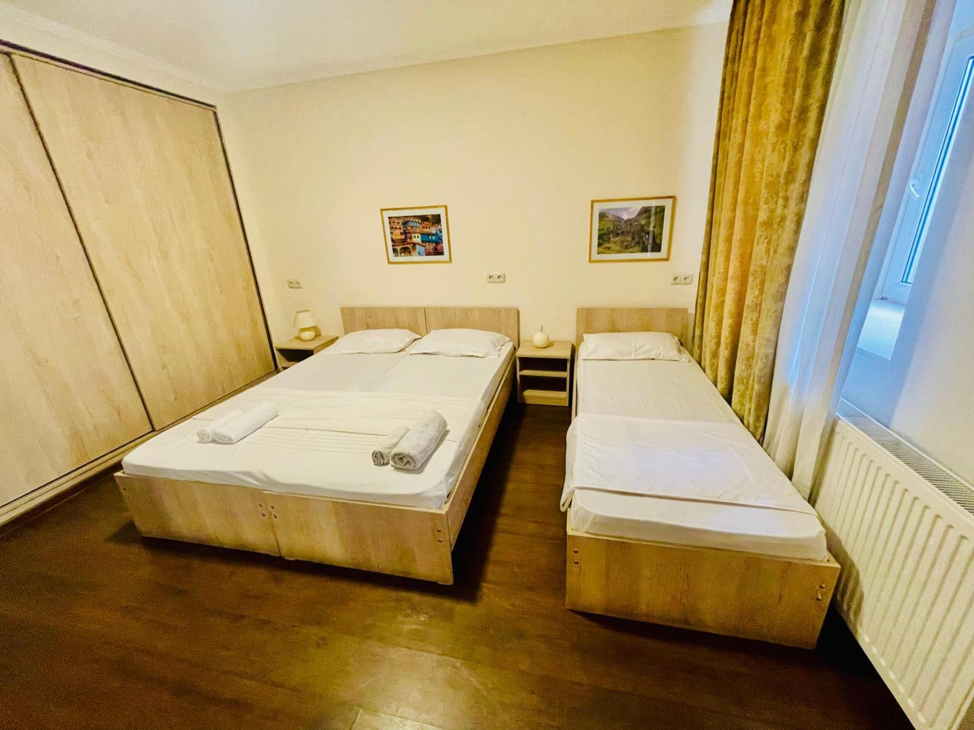 Bon Voyage Hostel Tbilisi Exterior photo