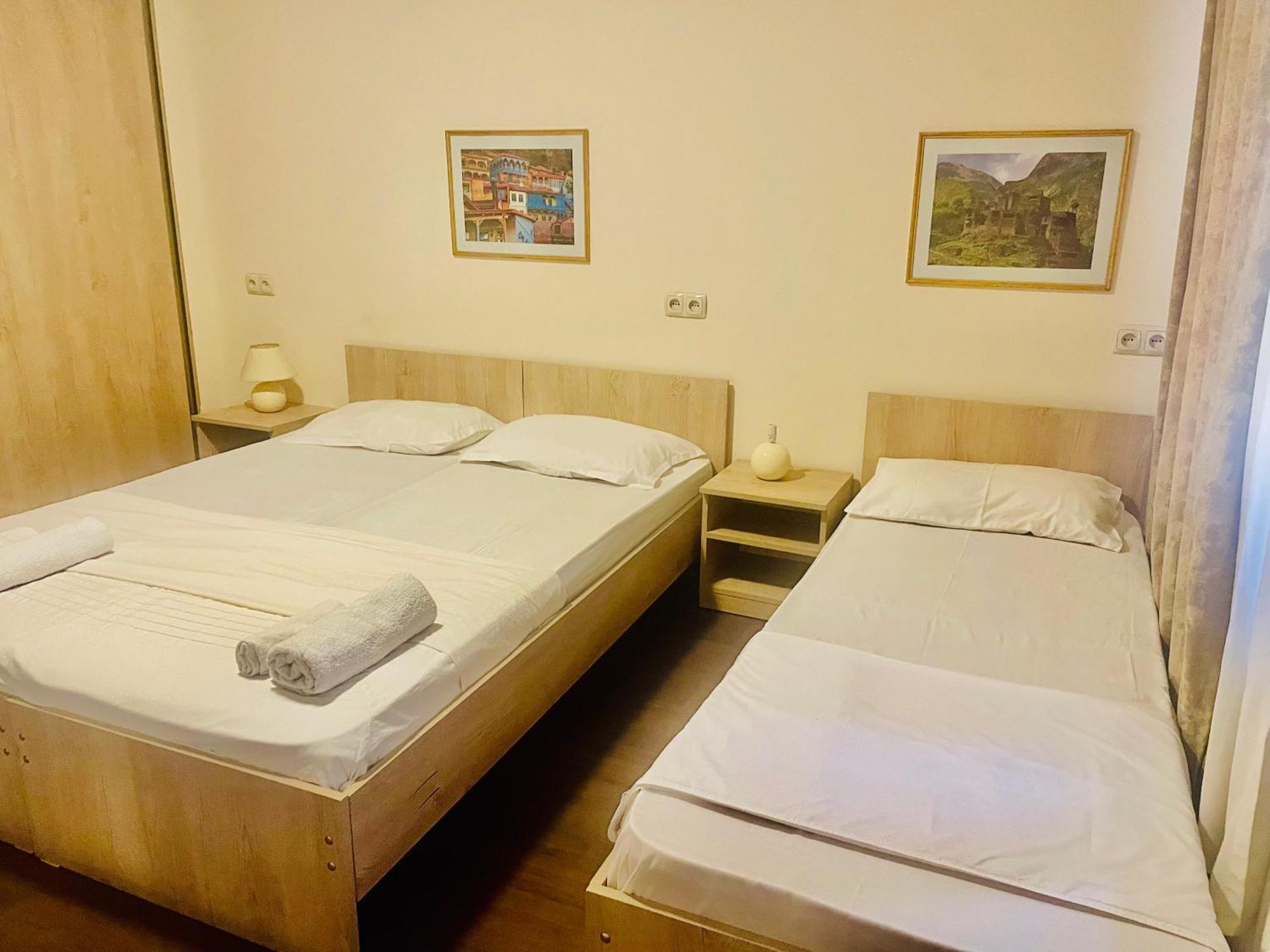 Bon Voyage Hostel Tbilisi Exterior photo