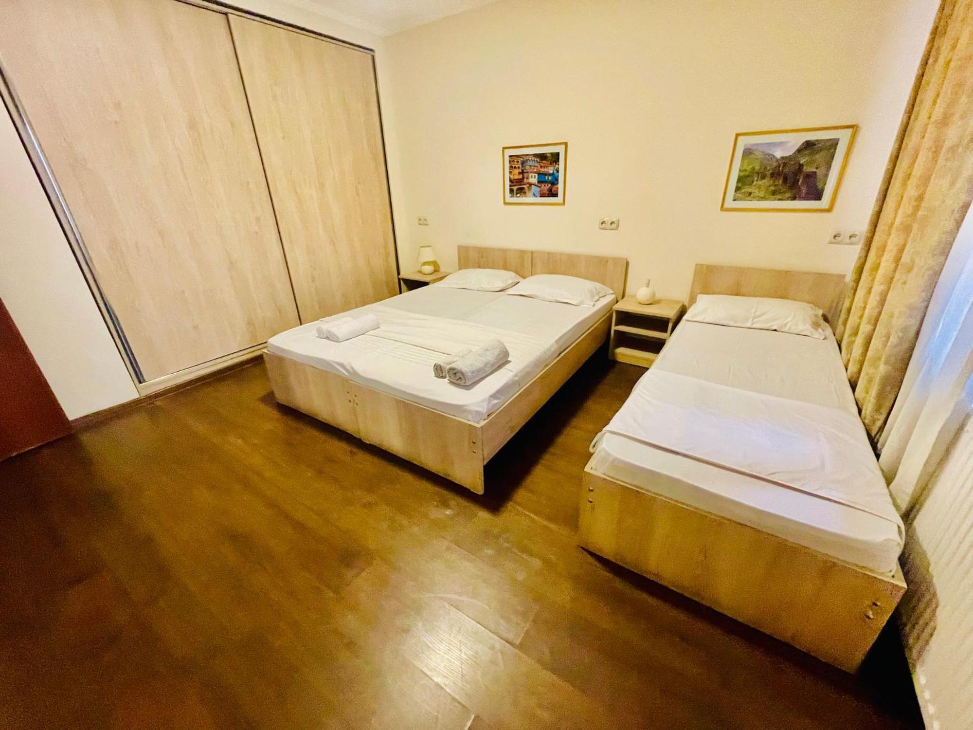 Bon Voyage Hostel Tbilisi Exterior photo