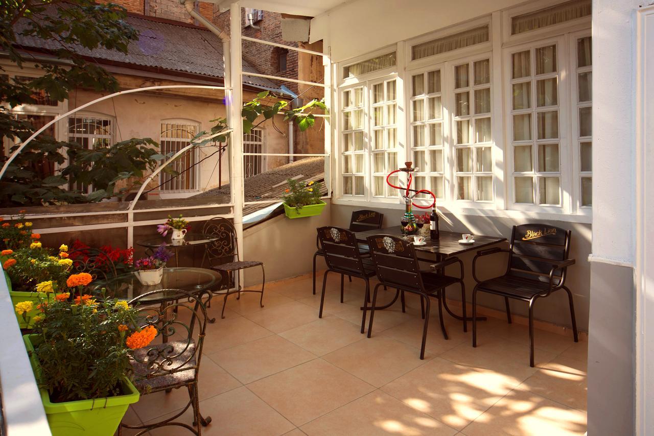Bon Voyage Hostel Tbilisi Exterior photo