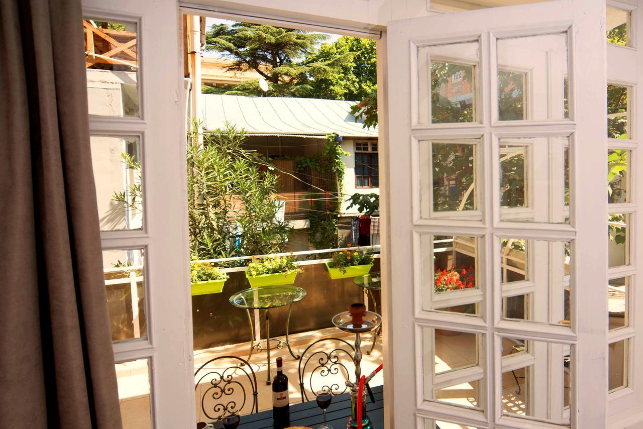 Bon Voyage Hostel Tbilisi Exterior photo
