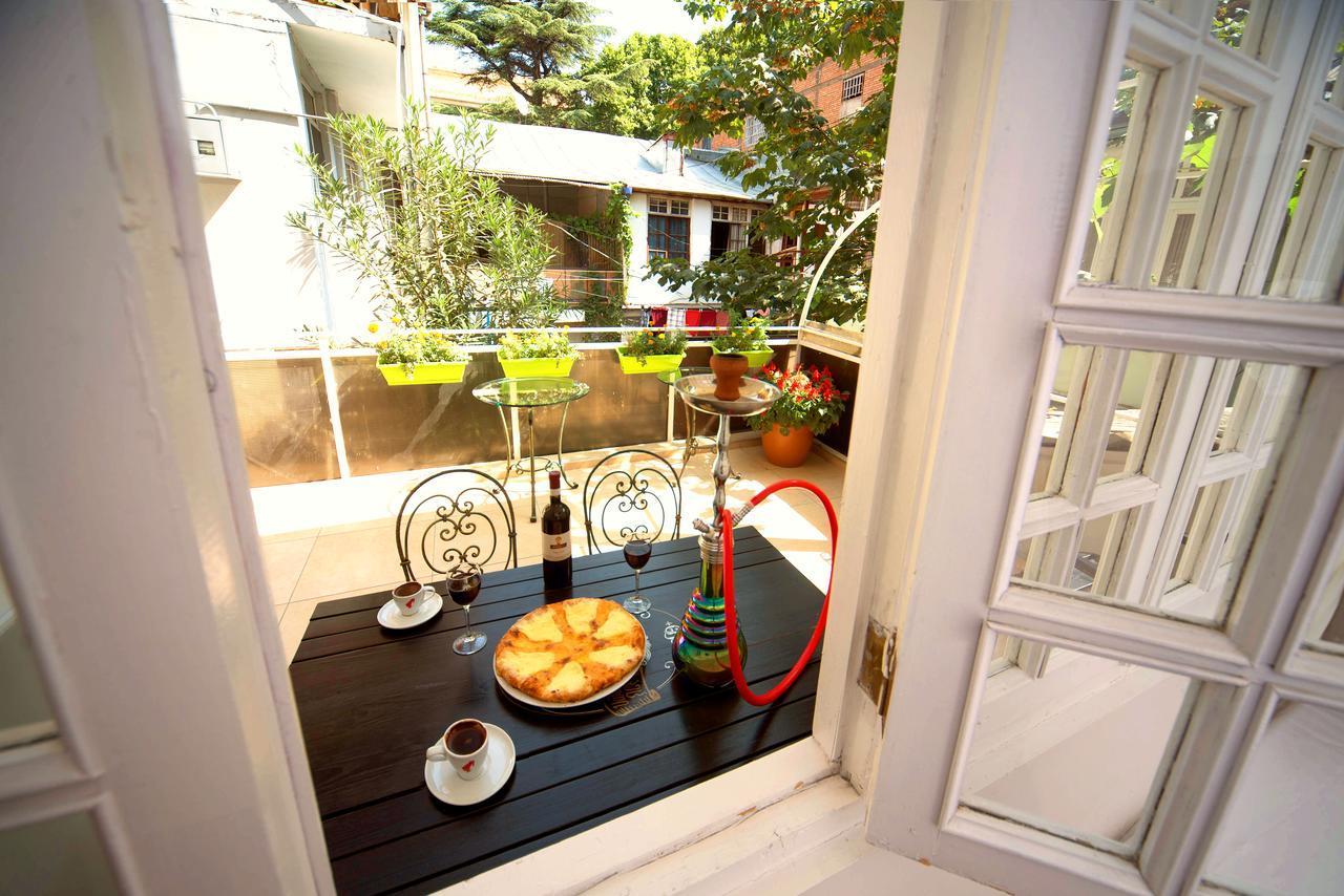 Bon Voyage Hostel Tbilisi Exterior photo