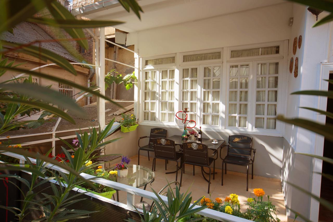 Bon Voyage Hostel Tbilisi Exterior photo