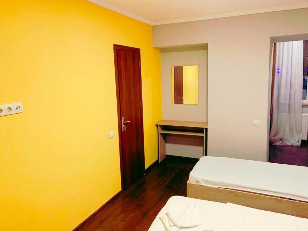 Bon Voyage Hostel Tbilisi Exterior photo